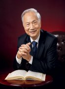 还记得有一天夜里机械人撞正在桌子上动不